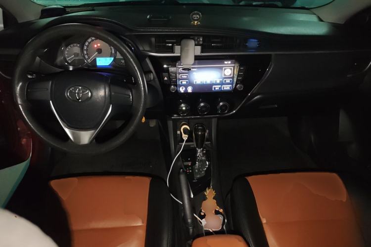 Used Toyota Corolla 2014 1.6L CVT GL Center Console