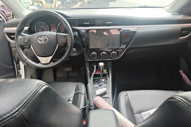 Used Toyota Corolla 2014 1.6L CVT GL-i Leather Edition Center Console