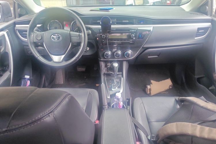 Used Toyota Corolla 2014 1.6L CVT GL-i Leather Edition Center Console