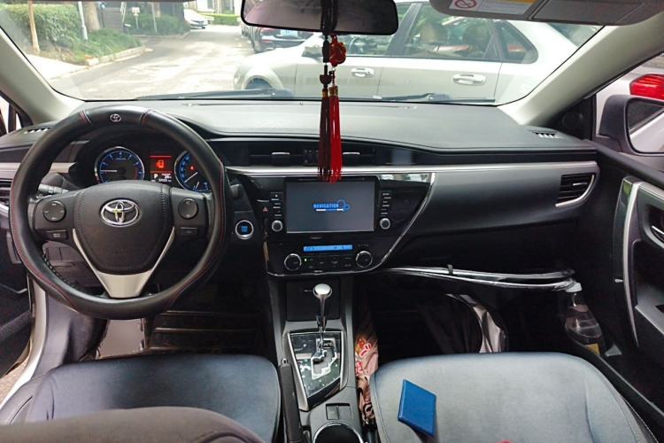 Used Toyota Corolla 2014 1.6L CVT GLX-i Center Console