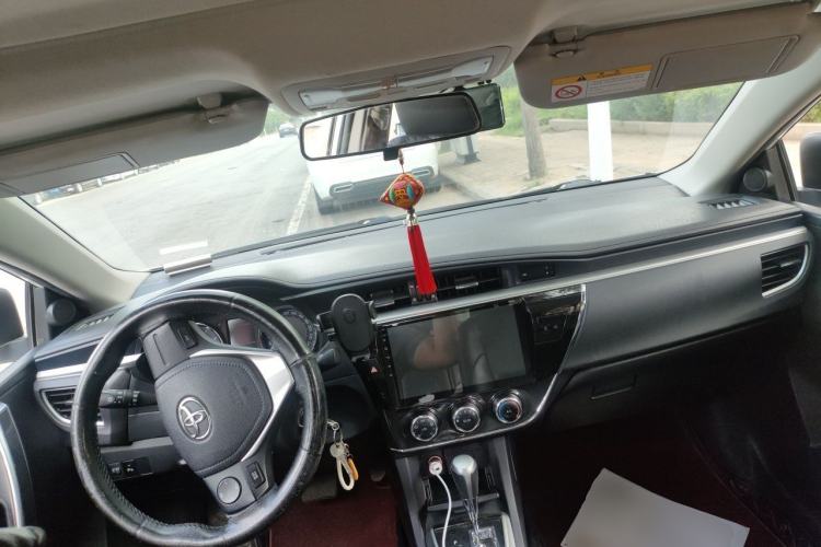 Used Toyota Corolla 2014 1.6L CVT GL-i Leather Edition Center Console