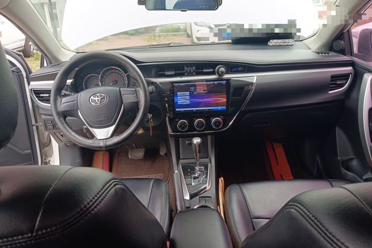 Used Toyota Corolla 2014 1.6L CVT GL Center Console