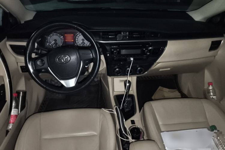 Used Toyota Corolla 2014 1.6L CVT GL-i Leather Edition Center Console