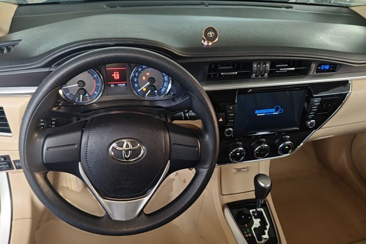 Used Toyota Corolla 2014 1.6L CVT GL-i Center Console
