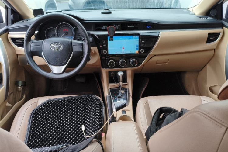 Used Toyota Corolla 2014 1.6L CVT GL Center Console
