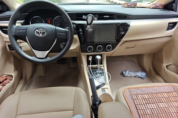 Used Toyota Corolla 2014 1.6L CVT GL-i Center Console