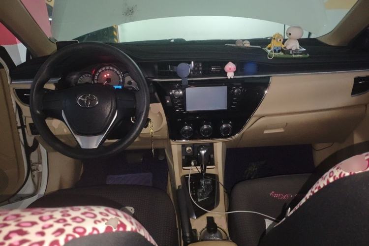 Used Toyota Corolla 2014 1.6L CVT GL Center Console