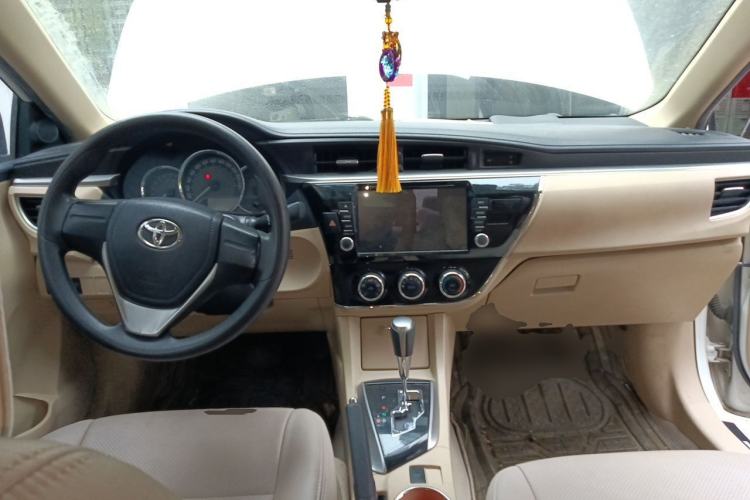 Used Toyota Corolla 2014 1.6L CVT GL Center Console