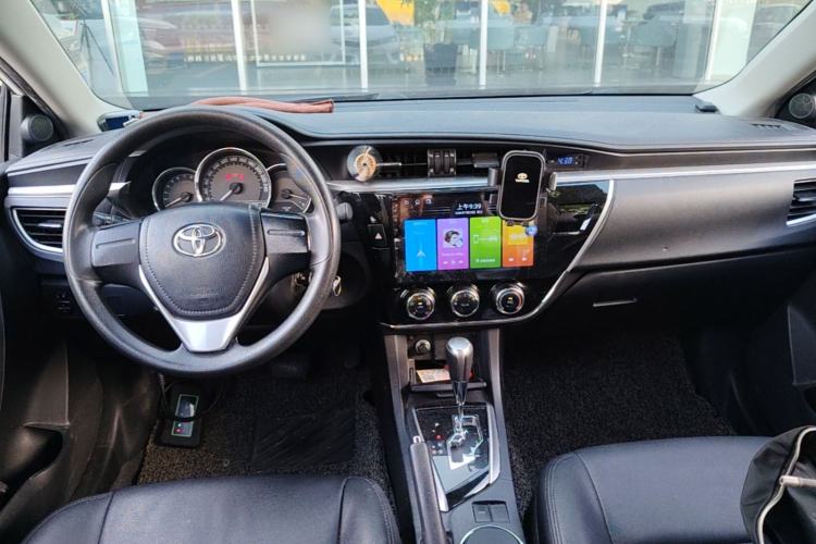 Used Toyota Corolla 2014 1.6L CVT GL Center Console