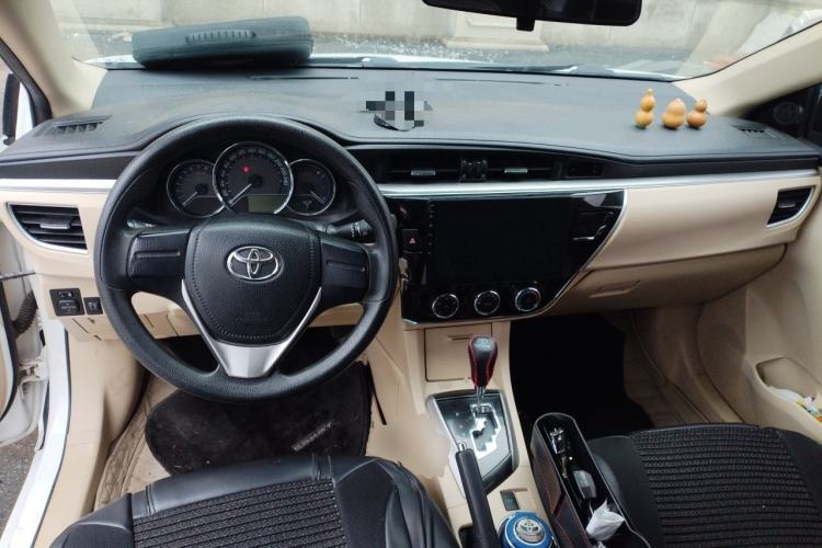 Used Toyota Corolla 2014 1.6L CVT GL Center Console