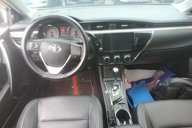 Used Toyota Corolla 2014 1.6L CVT GL-i Leather Edition Center Console