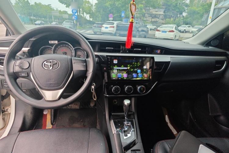 Used Toyota Corolla 2014 1.6L CVT GL Center Console