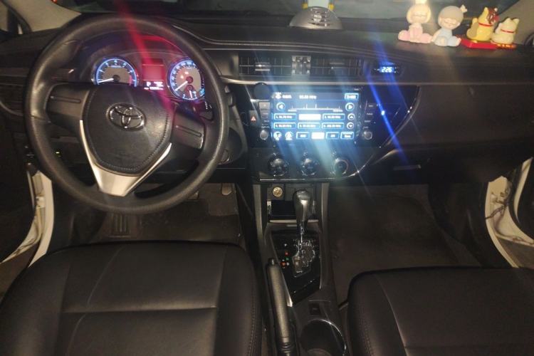 Used Toyota Corolla 2014 1.6L CVT GL-i Center Console