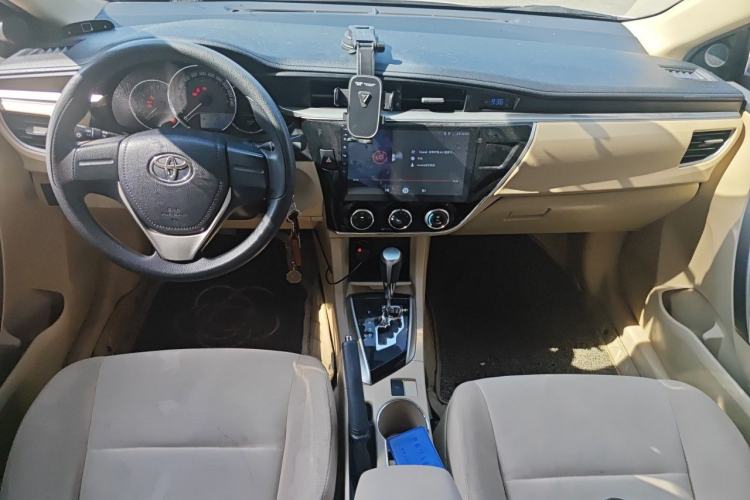 Used Toyota Corolla 2014 1.6L CVT GL Center Console