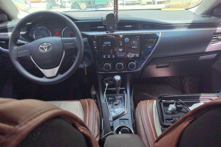 Used Toyota Corolla 2014 1.6L CVT GL-i Center Console