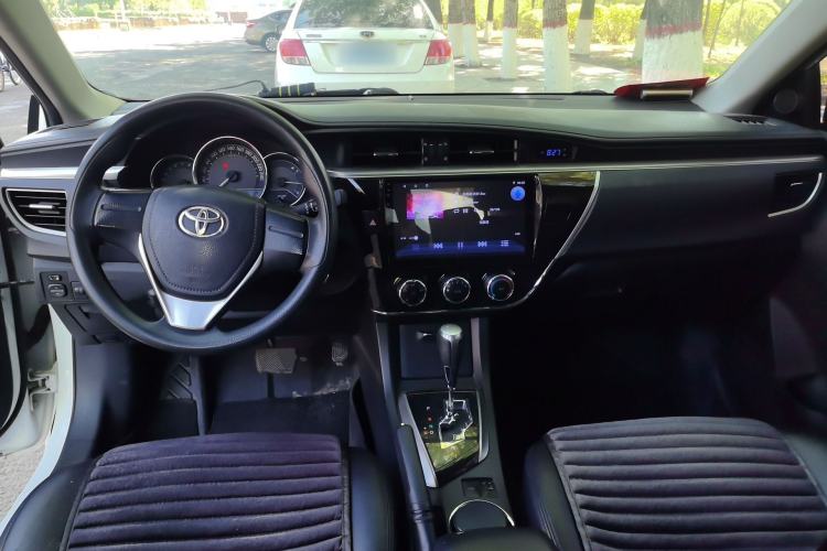 Used Toyota Corolla 2014 1.6L CVT GL Center Console