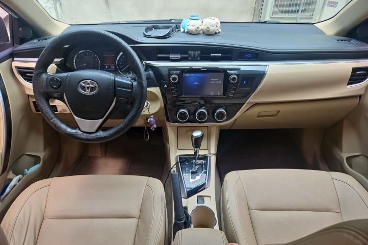Used Toyota Corolla 2014 1.6L CVT GL-i Leather Edition Center Console