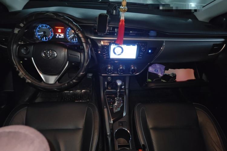 Used Toyota Corolla 2014 1.6L CVT GL-i Leather Edition Center Console