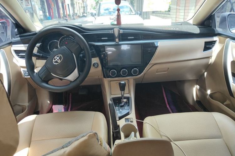 Used Toyota Corolla 2014 1.6L CVT GL Center Console