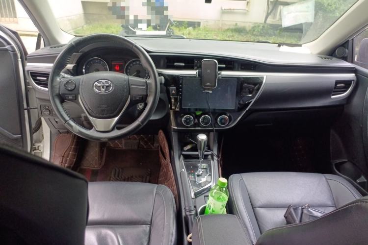 Used Toyota Corolla 2014 1.6L CVT GL-i Leather Edition Center Console