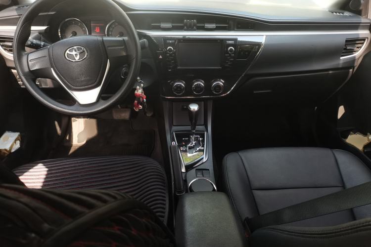 Used Toyota Corolla 2014 1.6L CVT GL-i Center Console