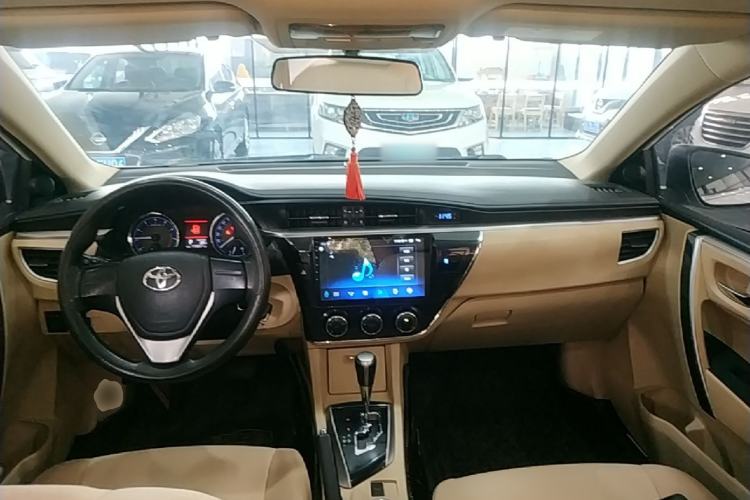 Used Toyota Corolla 2014 1.6L CVT GL-i Center Console