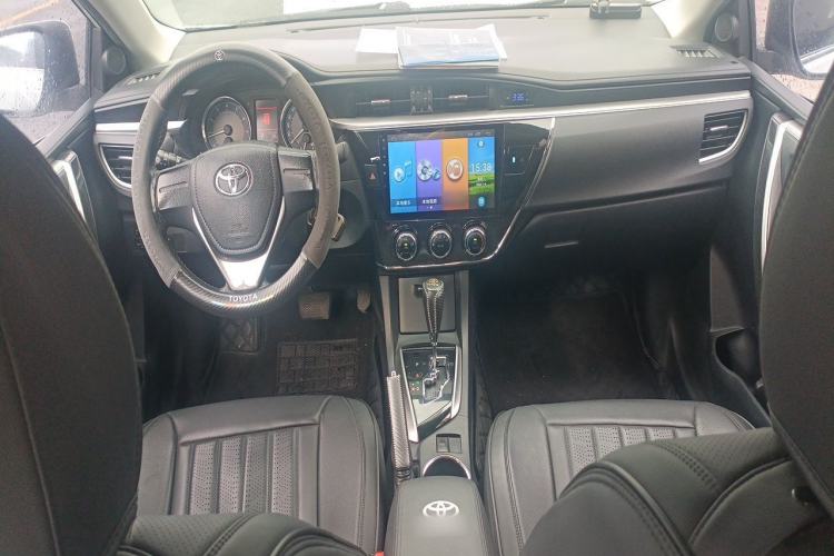 Used Toyota Corolla 2014 1.6L CVT GL-i Center Console