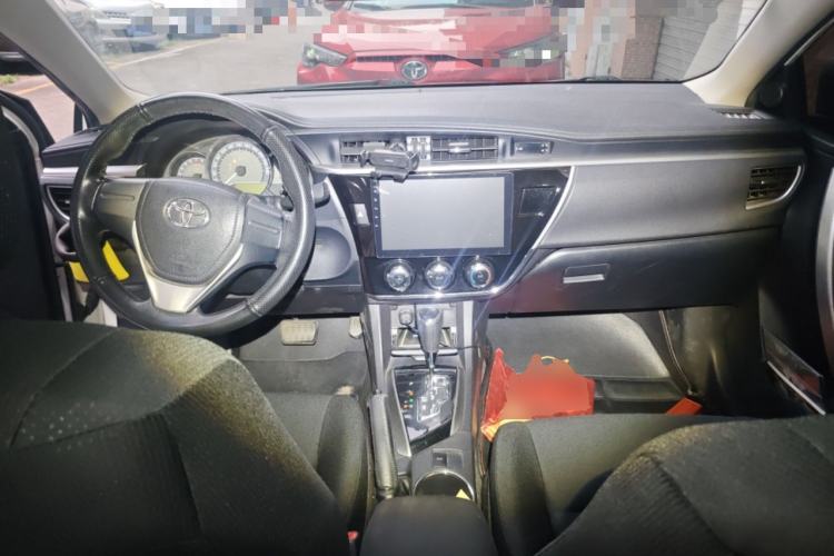 Used Toyota Corolla 2014 1.6L CVT GL Center Console