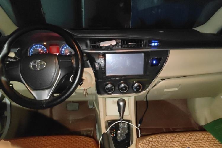 Used Toyota Corolla 2014 1.6L CVT GL-i Center Console