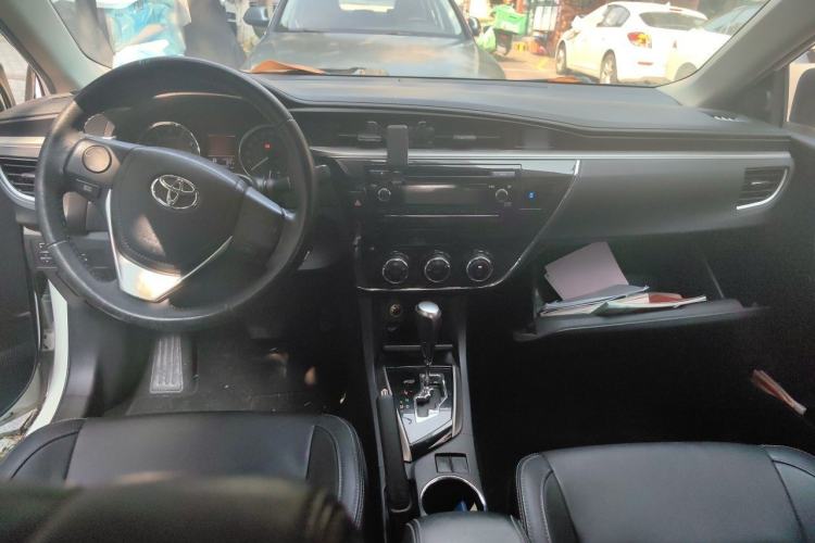 Used Toyota Corolla 2014 1.6L CVT GL-i Leather Edition Center Console