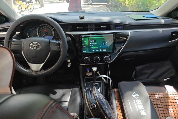 Used Toyota Corolla 2014 1.6L CVT GL Center Console