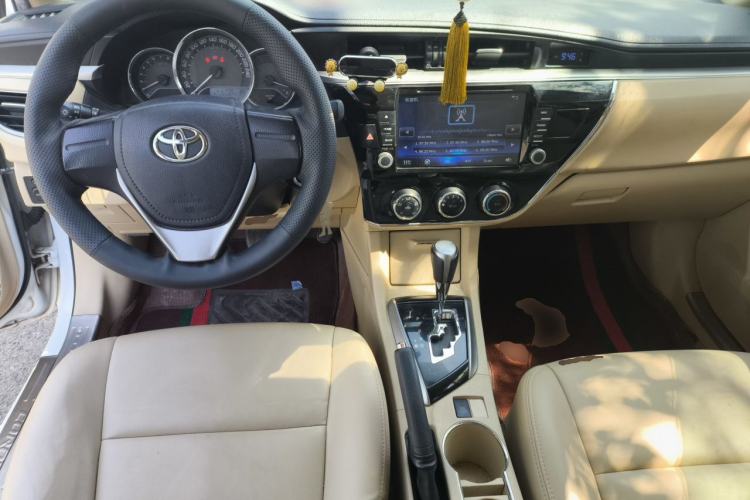 Used Toyota Corolla 2014 1.6L CVT GL Center Console