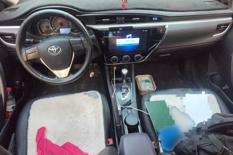 Used Toyota Corolla 2014 1.6L CVT GL Center Console