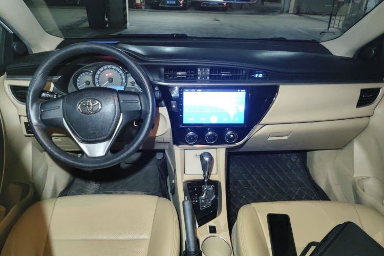 Used Toyota Corolla 2014 1.6L CVT GL Center Console