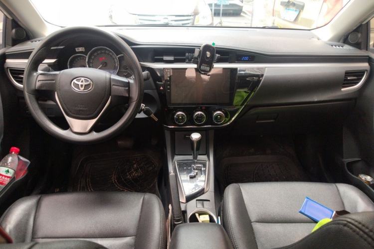 Used Toyota Corolla 2014 1.6L CVT GL Center Console