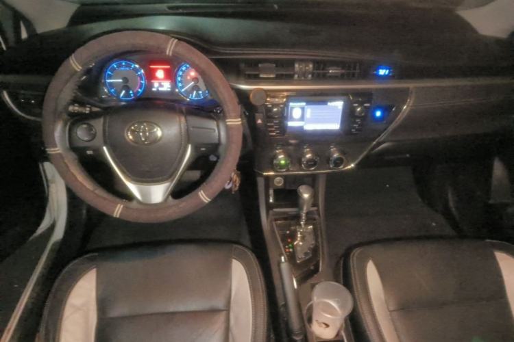 Used Toyota Corolla 2014 1.6L CVT GL-i Leather Edition Center Console