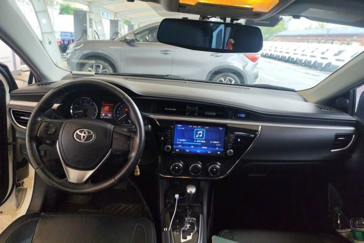 Used Toyota Corolla 2014 1.6L CVT GL-i Leather Edition Center Console