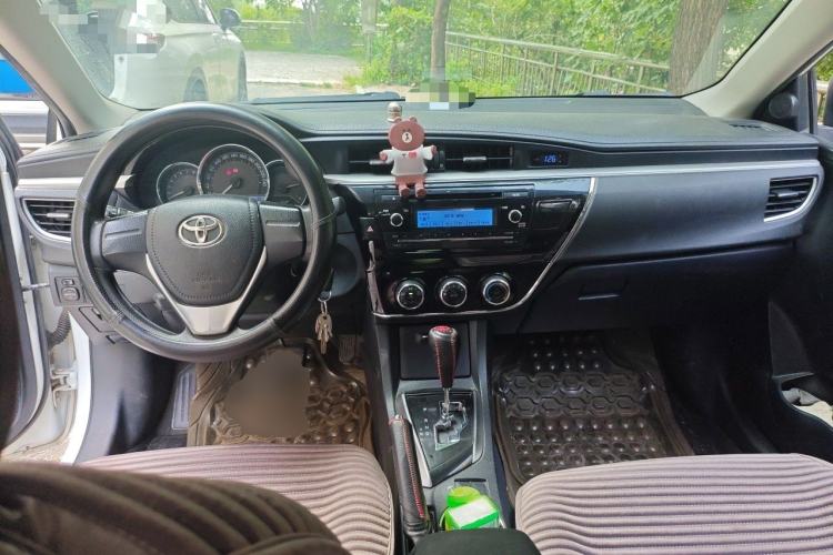 Used Toyota Corolla 2014 1.6L CVT GL Center Console