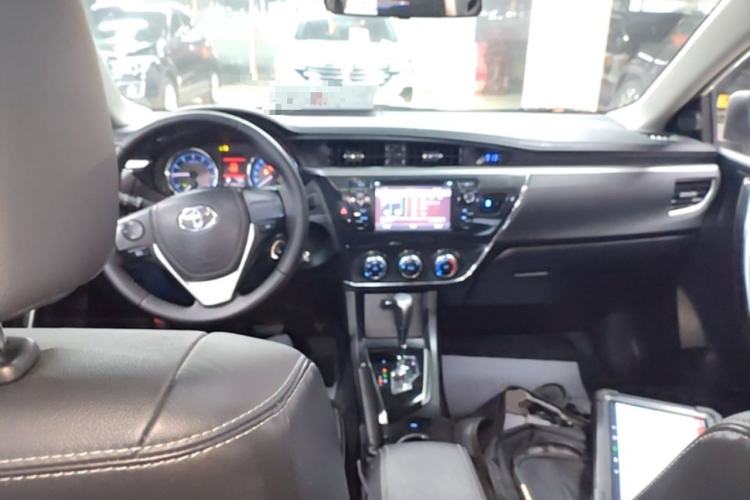 Used Toyota Corolla 2014 1.6L CVT GL-i Leather Edition Center Console