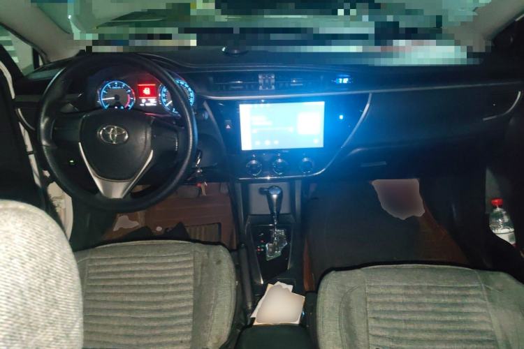 Used Toyota Corolla 2014 1.6L CVT GL-i Center Console
