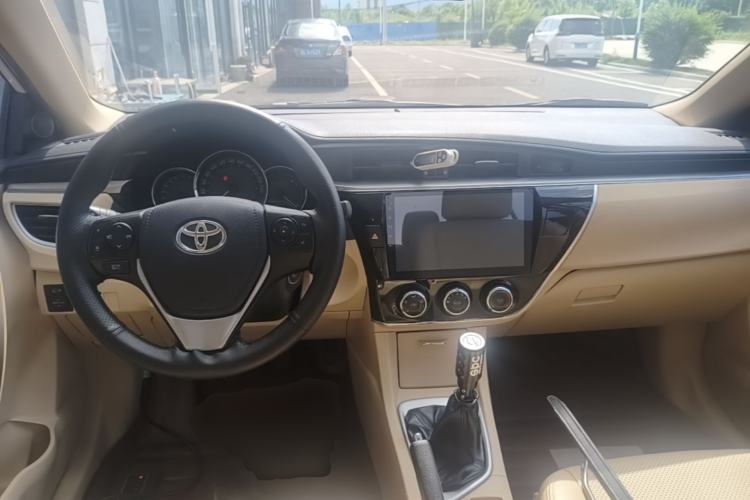 Used Toyota Corolla 2014 1.6L Manual GL Center Console