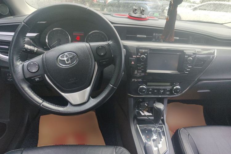 Used Toyota Corolla 2014 1.6L CVT GLX-i Center Console