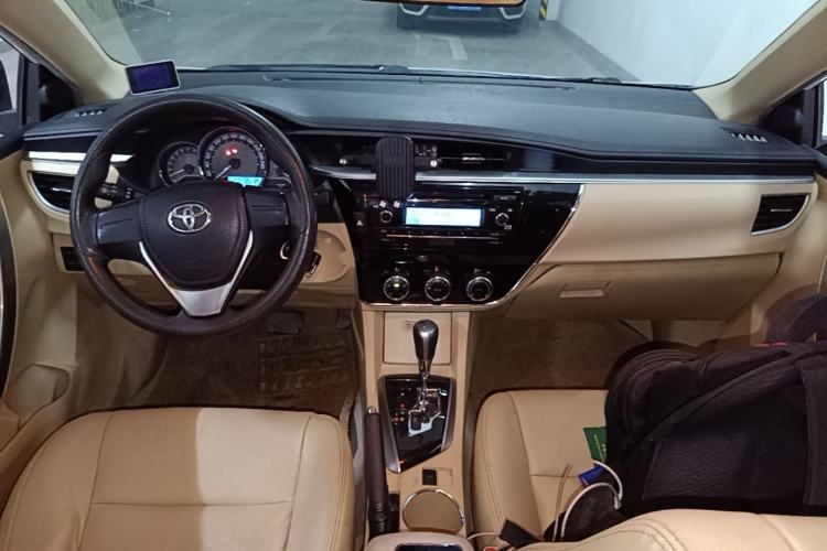 Used Toyota Corolla 2014 1.6L CVT GL Center Console