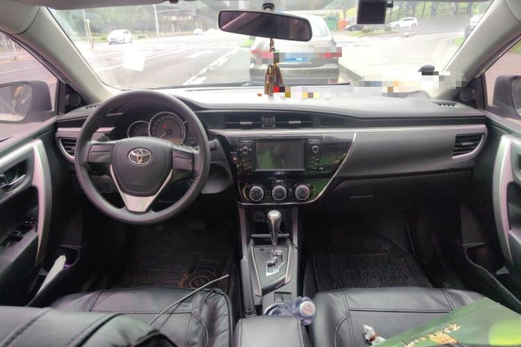 Used Toyota Corolla 2014 1.6L CVT GL Center Console