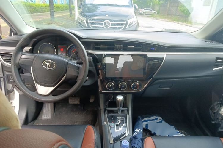Used Toyota Corolla 2014 1.6L CVT GL-i Center Console