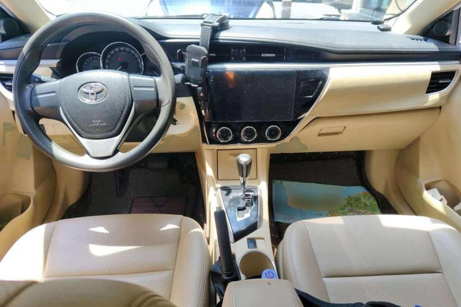 Used Toyota Corolla 2014 1.6L CVT GL Center Console