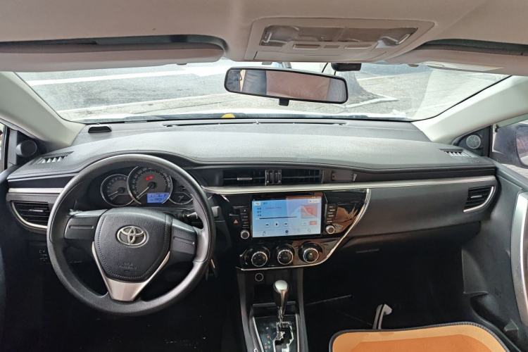 Used Toyota Corolla 2014 1.6L CVT GL Center Console