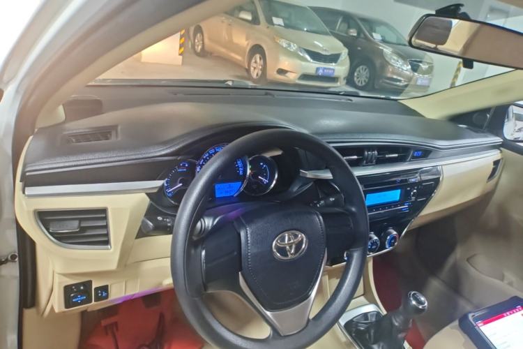 Used Toyota Corolla 2014 1.6L Manual GL Center Console