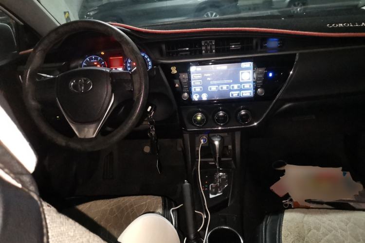 Used Toyota Corolla 2014 1.6L CVT GL-i Center Console