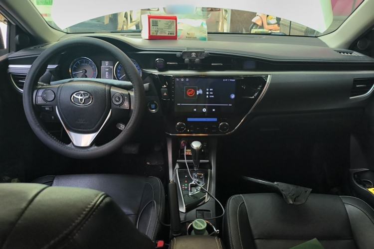 Used Toyota Corolla 2014 1.8L CVT GLX-i Center Console